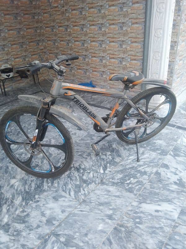 Gear bicycle with alloy wheels and disk brakes 1