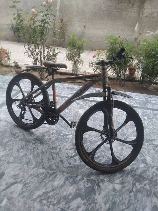 Gear bicycle with alloy wheels and disk brakes 2