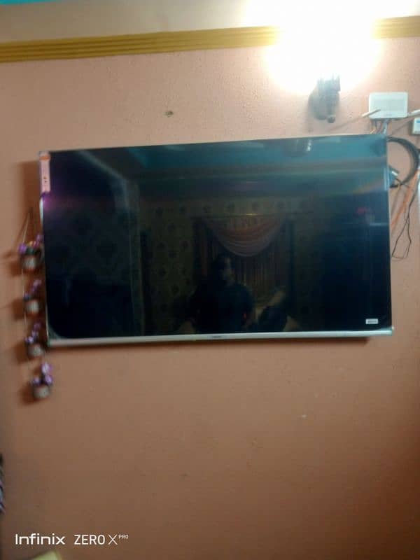 I am selling samsung Malaysian led just like new 11