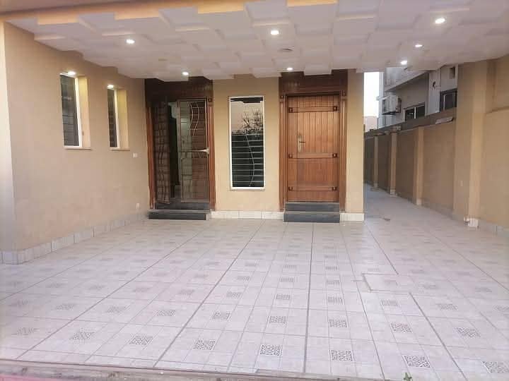 9 Marla Good Condiaition Double Unit House Available For Rent 6