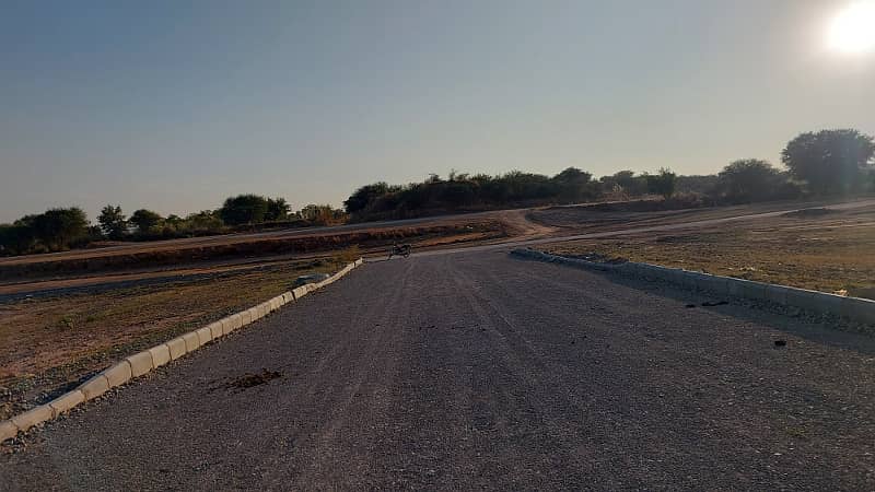 Prime 8 Marla Plot at Investor Price Direct Access to 250-Feet Central Boulevard, Bahria Town Rawalpindi 1