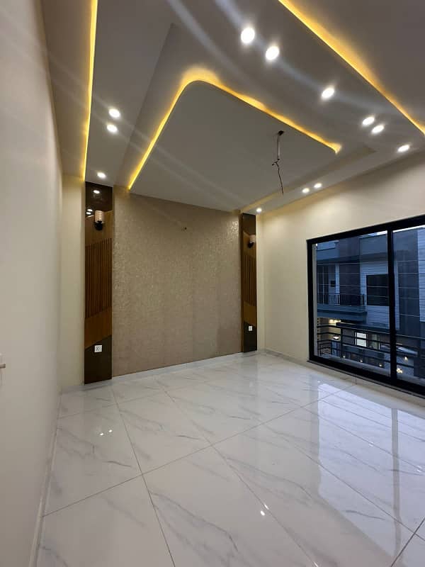 5 Marla Beautiful Upper Portion For Rent In parkview city lahore. 1