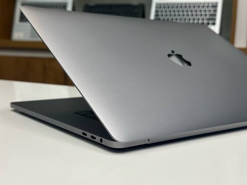 MACBOOK PRO 2019 !! CORE-i9 !! 32 GB RAM !! 512 GB SSD 2