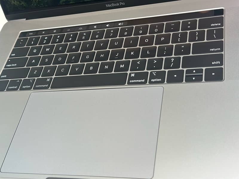 MACBOOK PRO 2019 !! CORE-i9 !! 32 GB RAM !! 512 GB SSD 5