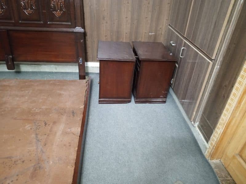 very good condition bed with side tables with dressing table 2