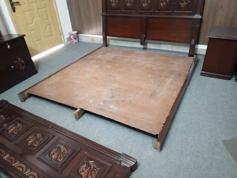 very good condition bed with side tables with dressing table 4