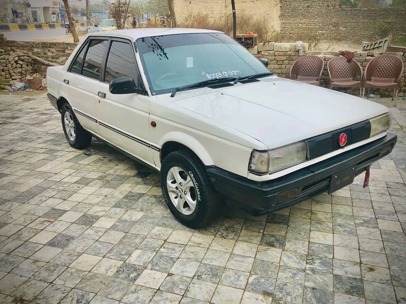 Nissan Sunny 1988 3