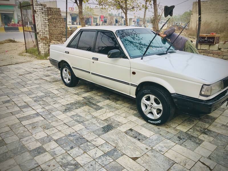 Nissan Sunny 1988 4