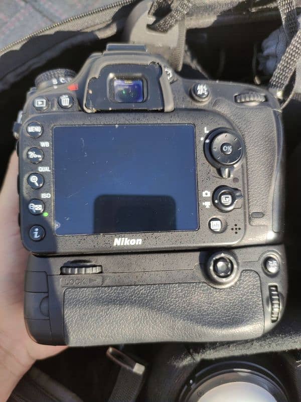 DSLR Nikon D7100 Fresh with flash light, battery grip and 18-55mm lens 0