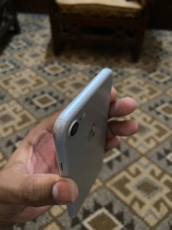 Iphone 7   White color 128 Gb  Pta approved 2