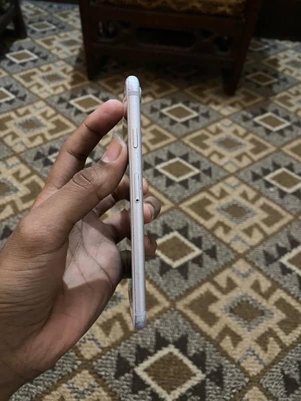 Iphone 7   White color 128 Gb  Pta approved 5