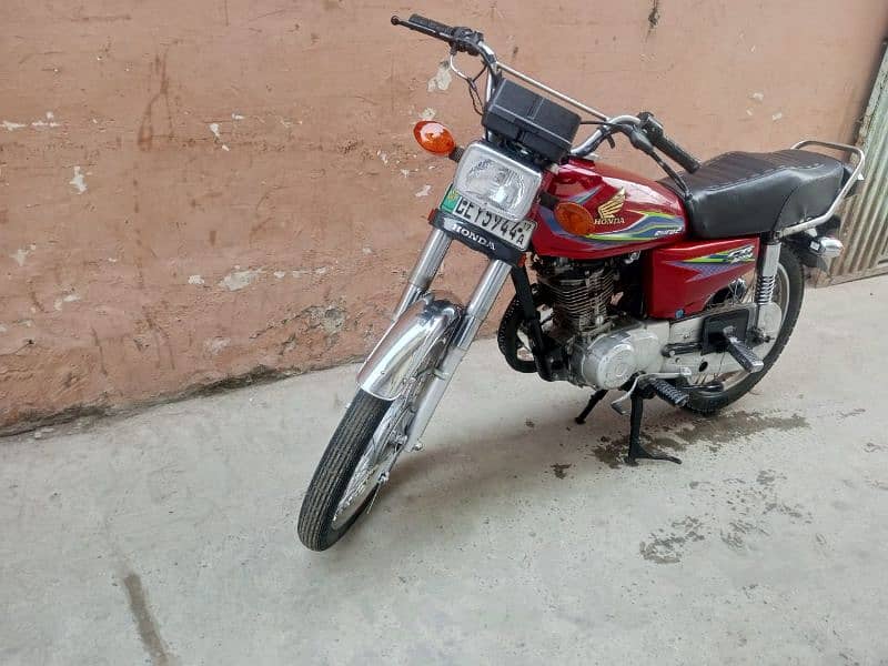 Honda 125 Model 2017 Lahore Number 14