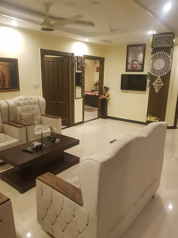 Par Day short time 3 BeD Room apartment Available for rent in Bahria town phase 4 and 6 empire Heights 2 Family apartment 4