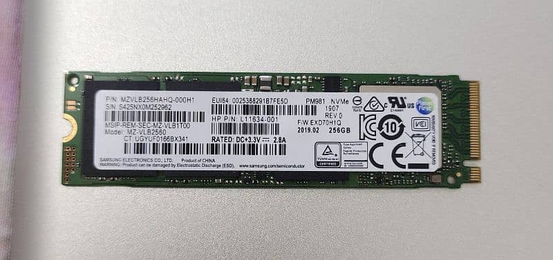 SAMSUNG M. 2 NVME 2280 256GB SSD 0