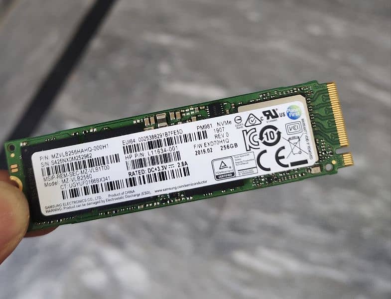 SAMSUNG M. 2 NVME 2280 256GB SSD 1