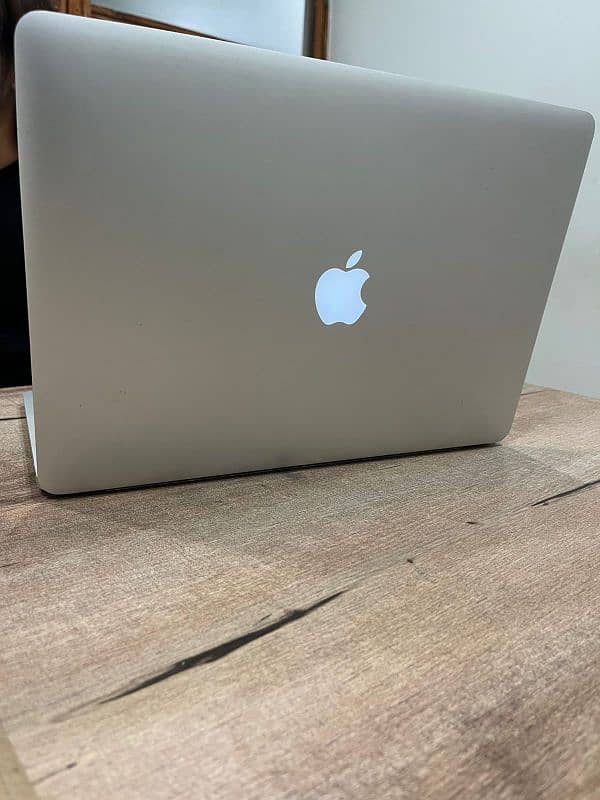 MacBook pro 2015 15 inch for sale 1