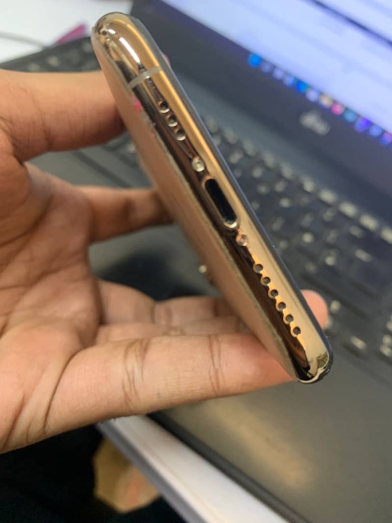 Apple iPhone XS 6