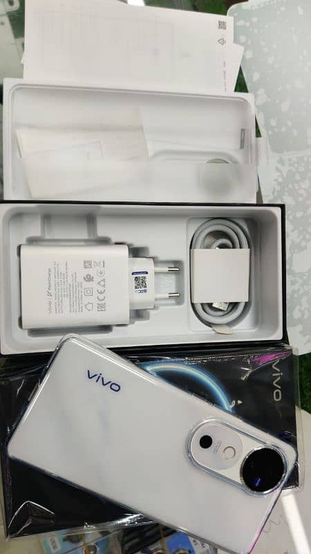 vivo v40 fresh 1