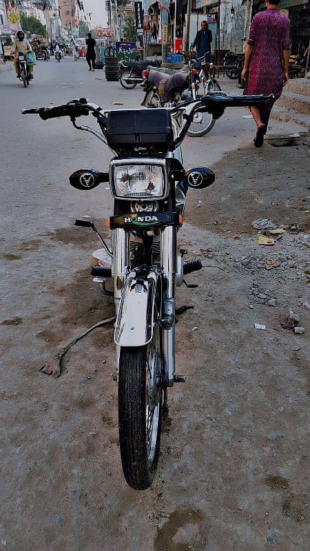 Assalamualaikum selling honda 125 Karachi 2023/6 month 1