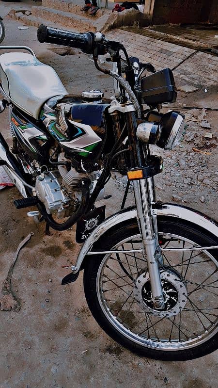 Assalamualaikum selling honda 125 Karachi 2023/6 month 3