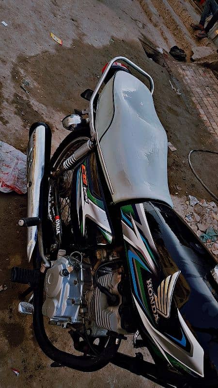 Assalamualaikum selling honda 125 Karachi 2023/6 month 5