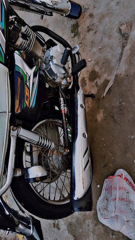 Assalamualaikum selling honda 125 Karachi 2023/6 month 10