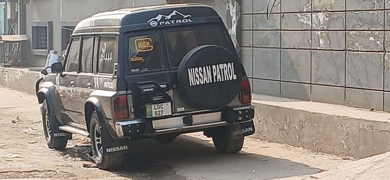 Nissan Patrol 1990 2