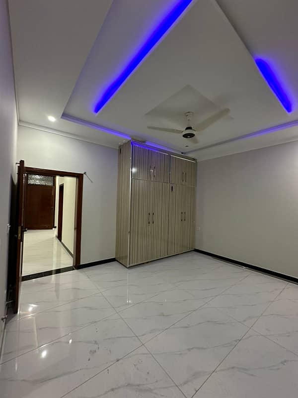 10 Marla Top Location House For Rent In Top City Block A 32