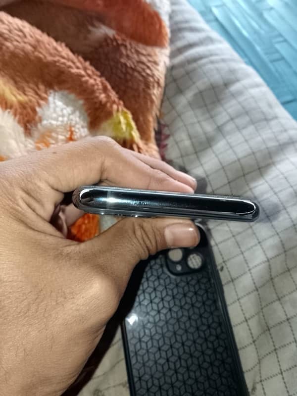 iPhone 11 Pro jv 6