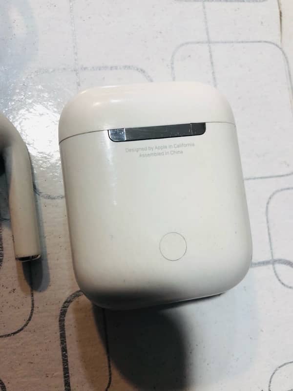 apple airbuds genration 2 3