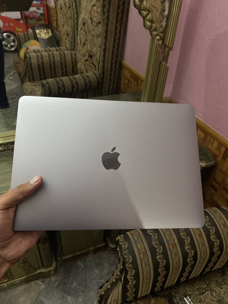 Macbook Air M1 2020 8/256 13 inch 0