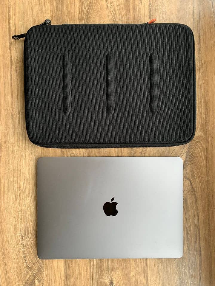 Apple Macbook Pro 2018 Retina display Touch bar Whatsapp 03477803899 1