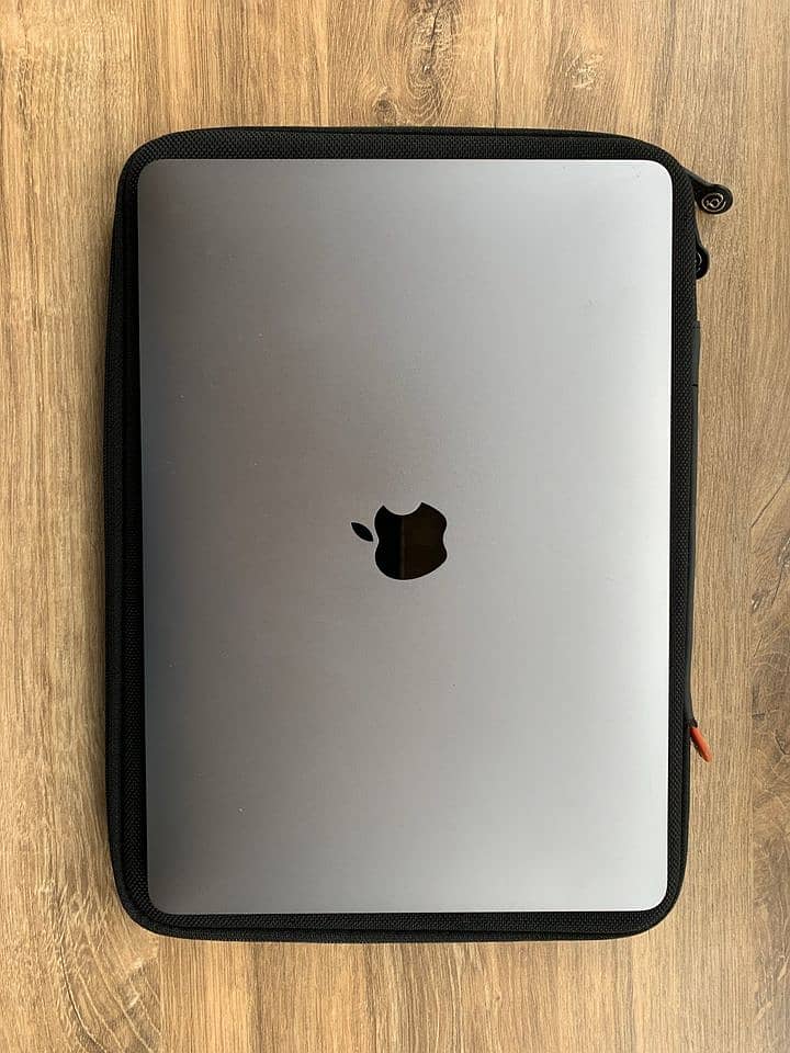 Apple Macbook Pro 2018 Retina display Touch bar Whatsapp 03477803899 2