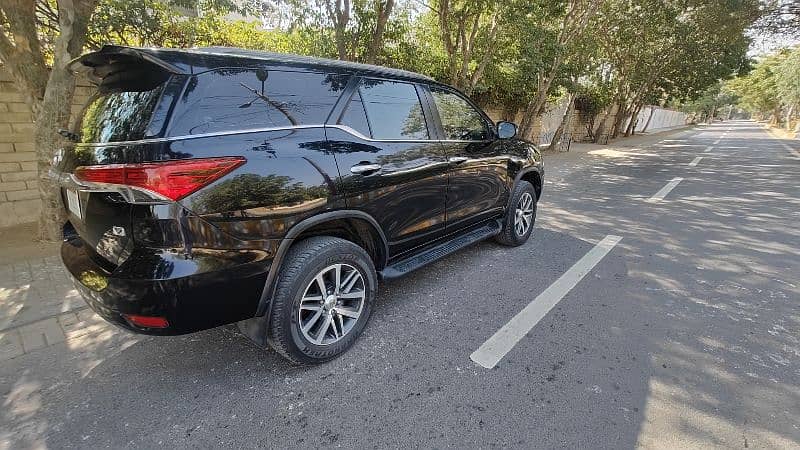 Toyota Fortuner V 2020 6