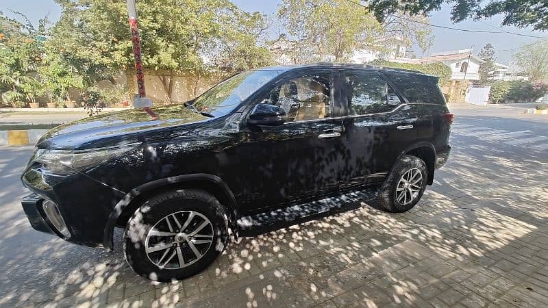 Toyota Fortuner V 2020 8