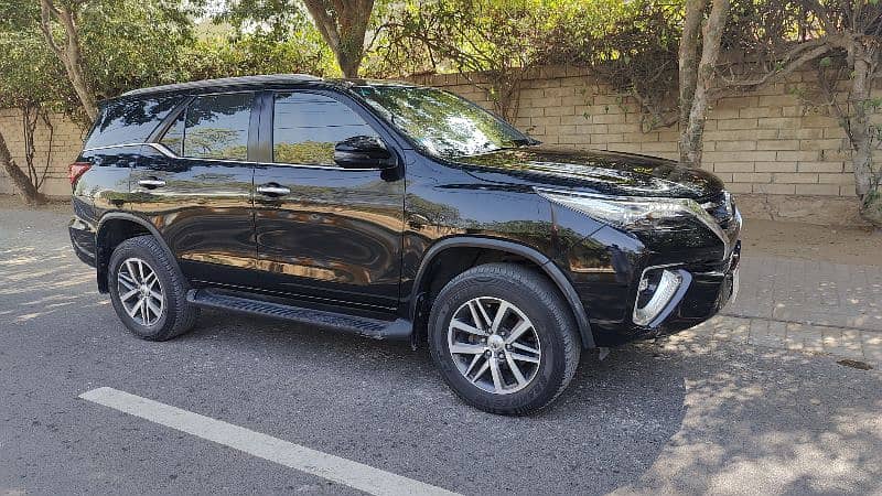 Toyota Fortuner V 2020 9