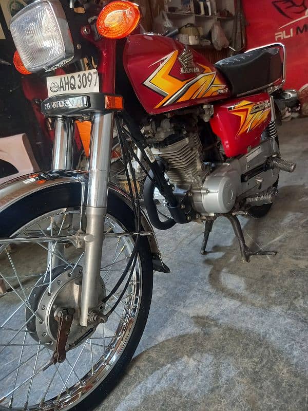 honda 125cc 3 baiks hain 8