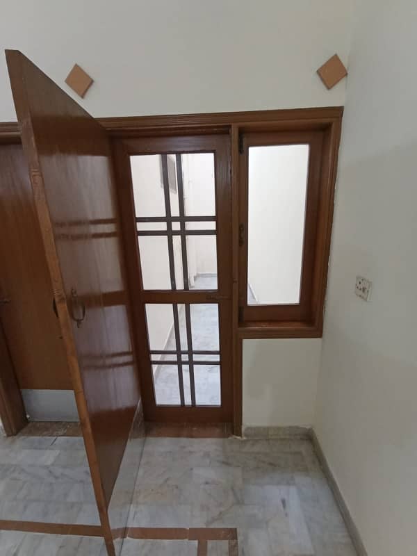 200 Square Yards Lower Portion for rent in Gulshan-e-Iqbal Town 3