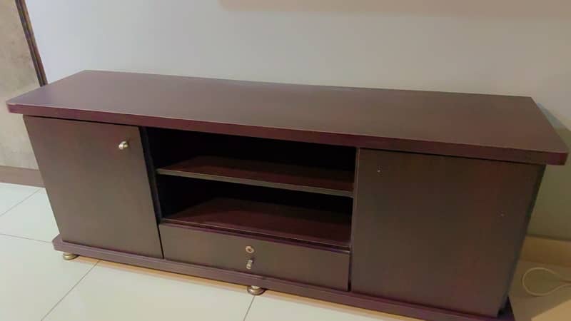 TV divider/ Cabinet for sale in brand new condition 0