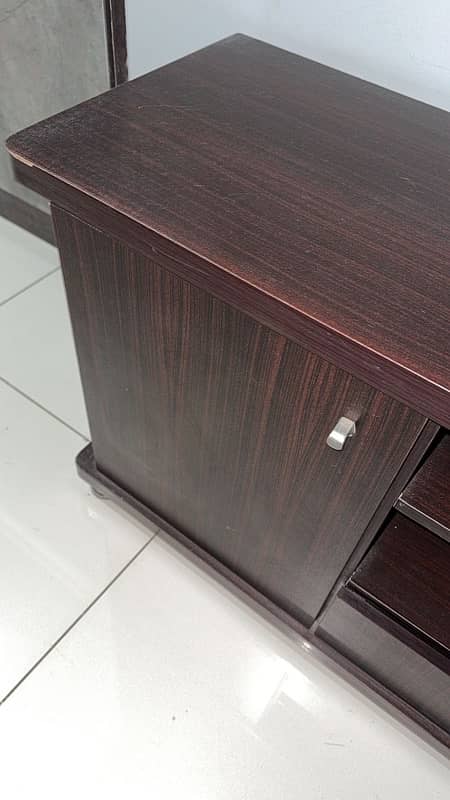 TV divider/ Cabinet for sale in brand new condition 1