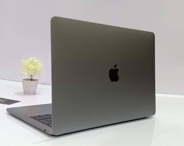 2017 Apple 13.3" MacBook Pro Whatsapp 03477803899 3