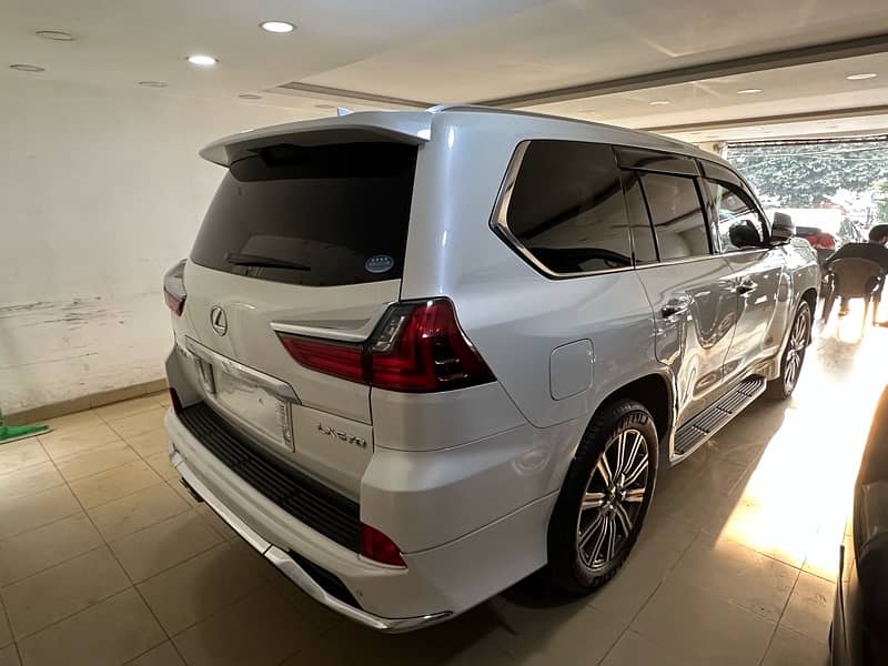 LEXUS LX 570 UP FOR SALE 4