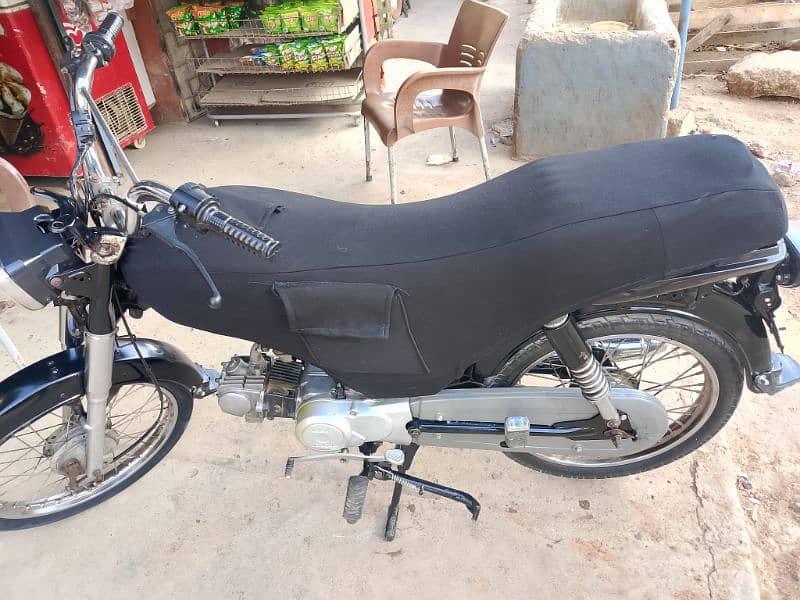 Unique CD 70 bike used ha Bilkul genieun condition ha . 1