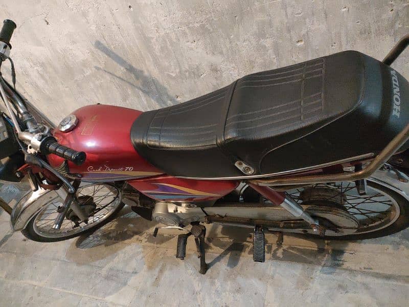 Honda CD 70 red color 2