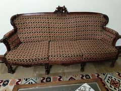 Karachi sa Beautiful sofa set and 1 table in good condition