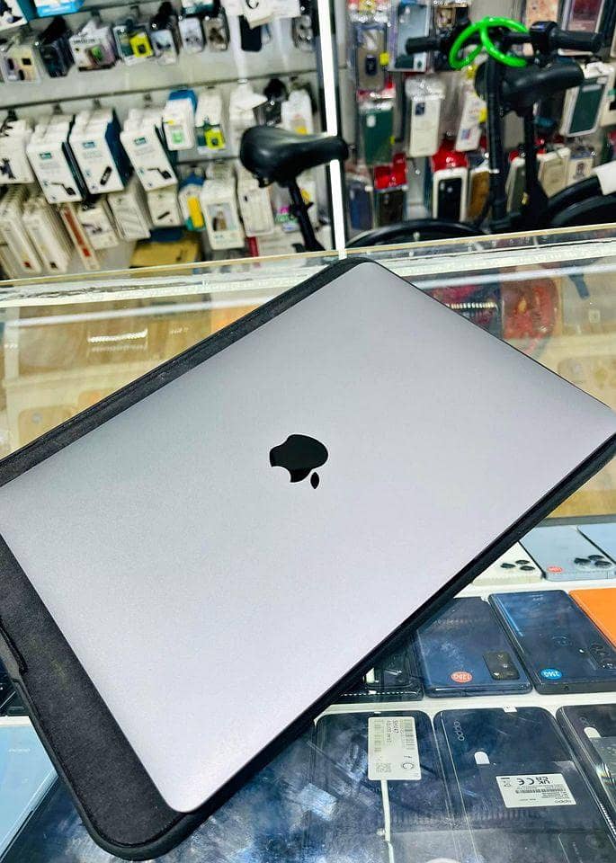 Apple MacBook air retina display M1 chip 2020 Whatsapp 03477803899 4