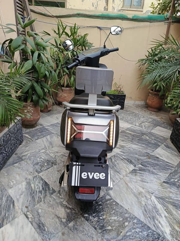 Evee C1 Pro Electric Scooter 2