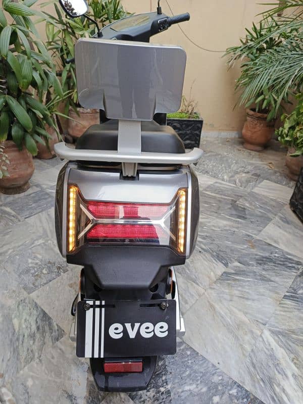 Evee C1 Pro Electric Scooter 6