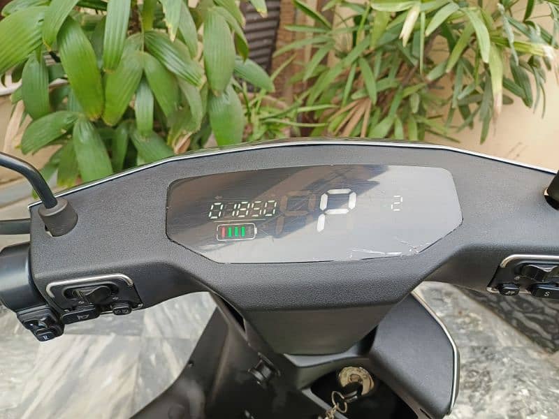 Evee C1 Pro Electric Scooter 8