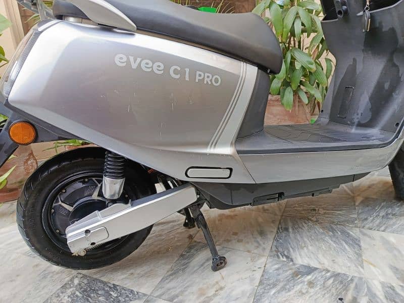 Evee C1 Pro Electric Scooter 9